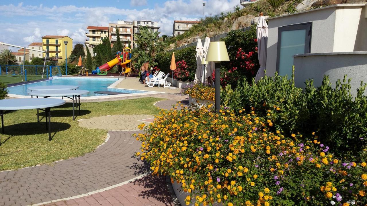Tus'Hotel Кастел ди Туза Екстериор снимка
