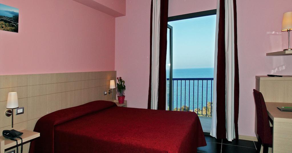 Tus'Hotel Кастел ди Туза Стая снимка