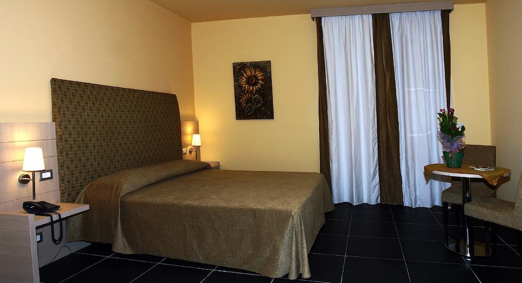 Tus'Hotel Кастел ди Туза Стая снимка